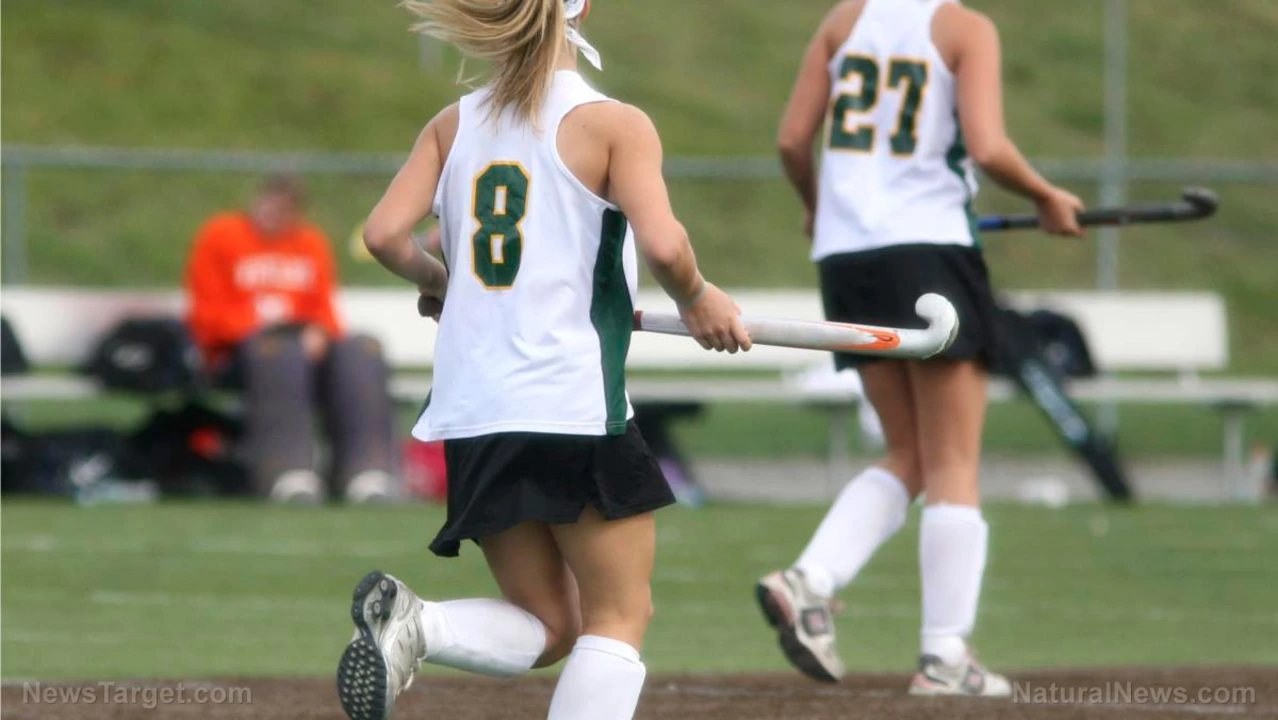 How many players are needed to play field hockey?