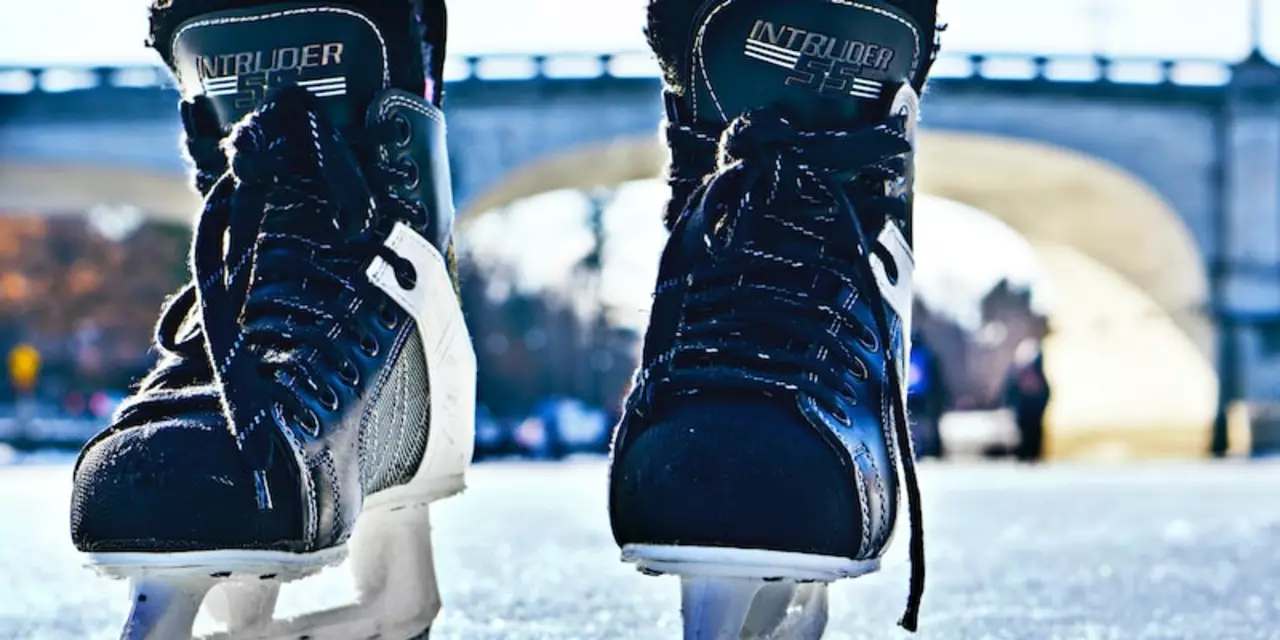 What is the difference between ice hockey and inline hockey?